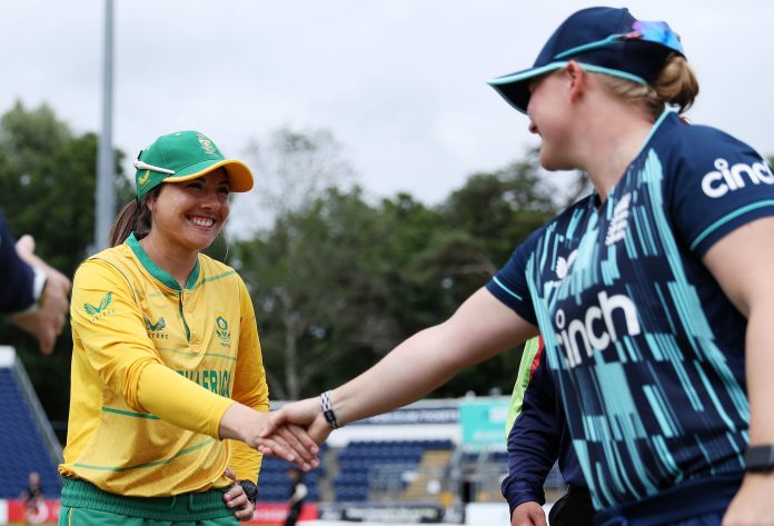Momentum Proteas captain, Sune Luus with Bryony Smith of England A during T20 warm-up (Getty Images)-min